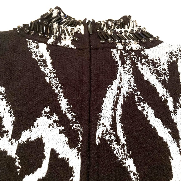 WHBM BLACK and WHITE SLEEVELESS SWEATER FEATURING A BEADED NECKLINE SIZE XXSP - Picture 4 of 7